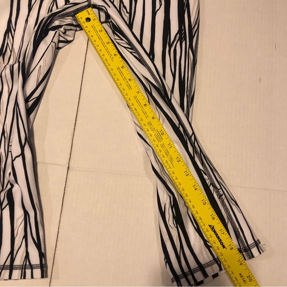 DSG Women's Size Medium Momentum High Rise Capris Legging Black And White - Picture 6 of 13